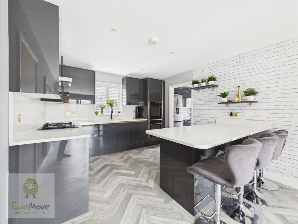 Property photo 3 of 37 Kitchen