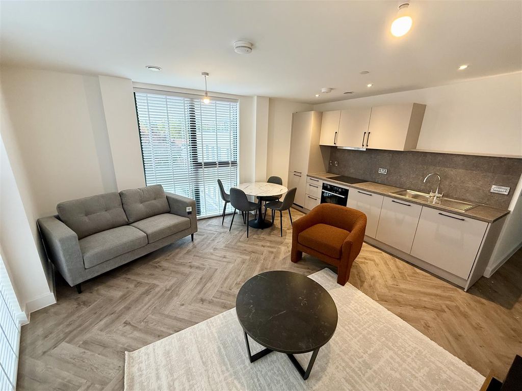 Property photo 1 of 7 Living Room