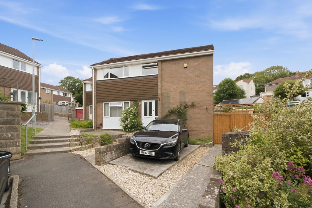 Property photo 2 of 31