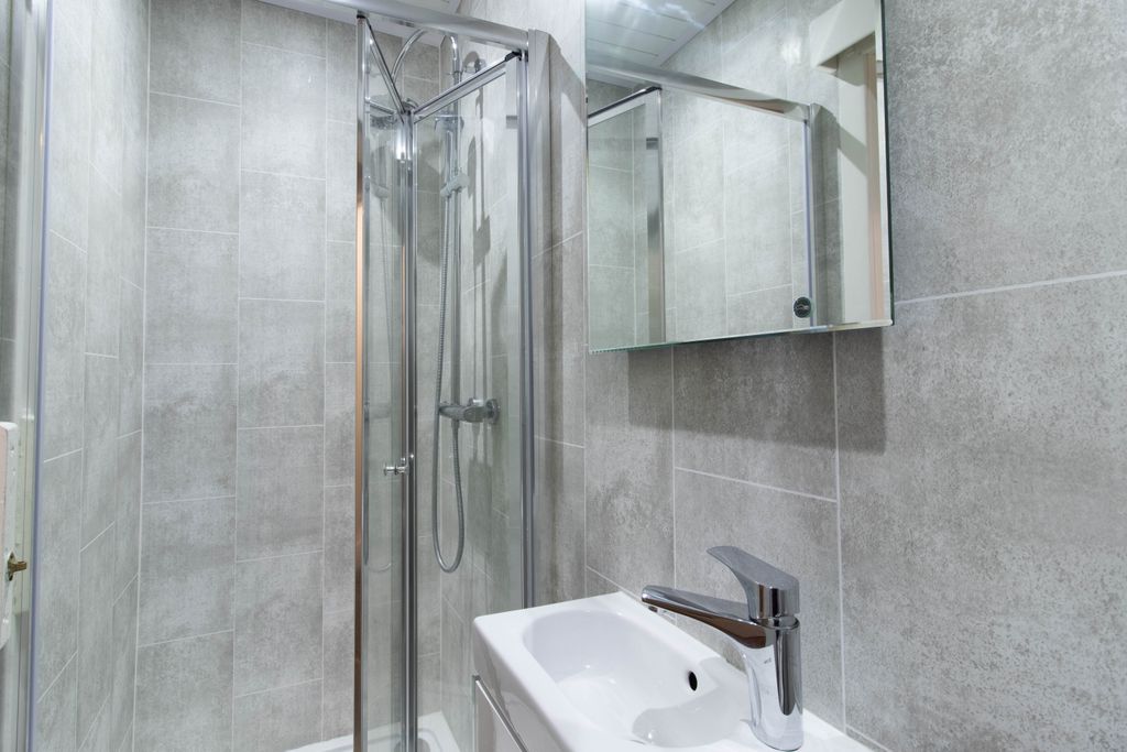 Property photo 3 of 19 Shower Room