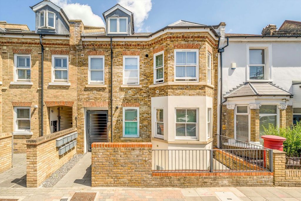 Property photo 1 of 8