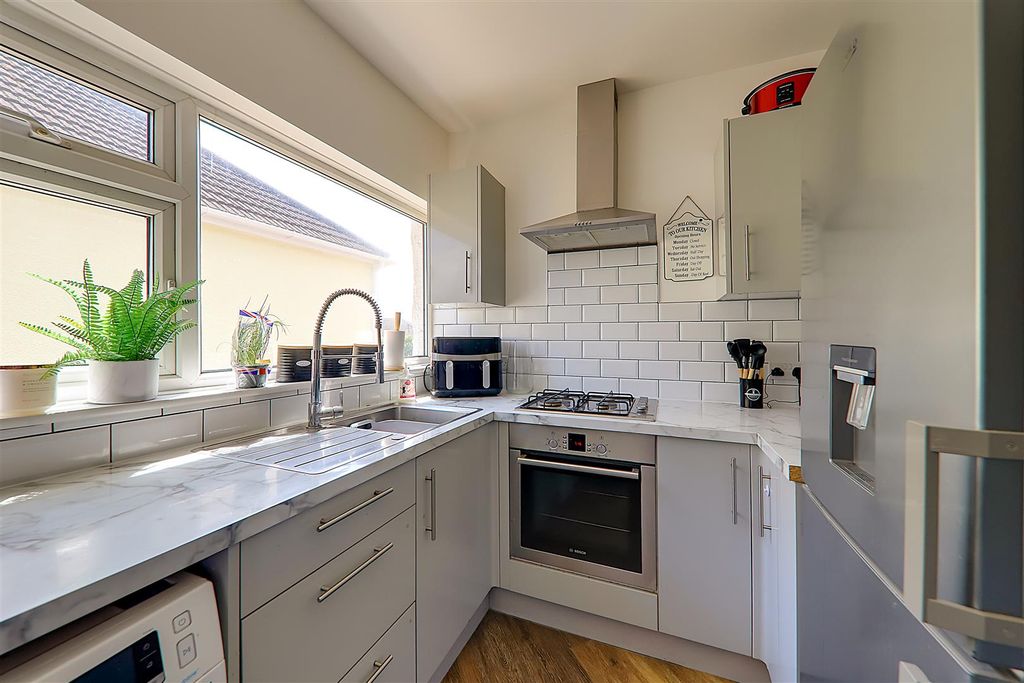 Property photo 3 of 12 Img_0831-Img_0833.Jpg