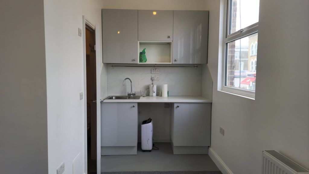 Property photo 2 of 9 Open Plan Bedroom/Living Area