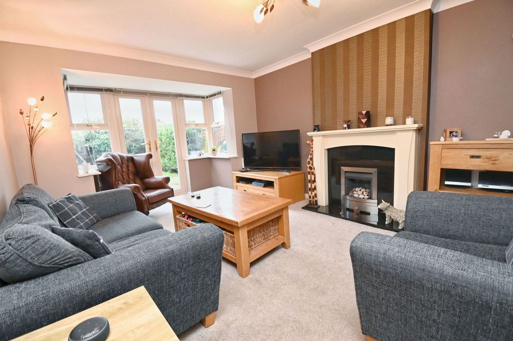 Property photo 2 of 25