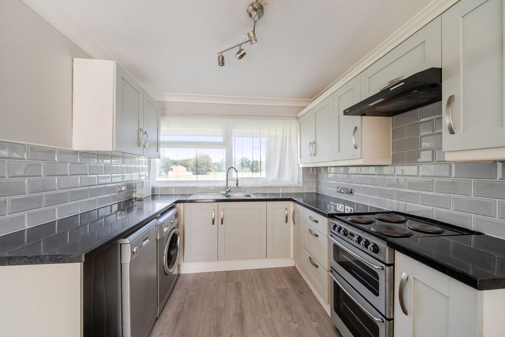 Property photo 2 of 15 1524899-10-6Ab259...