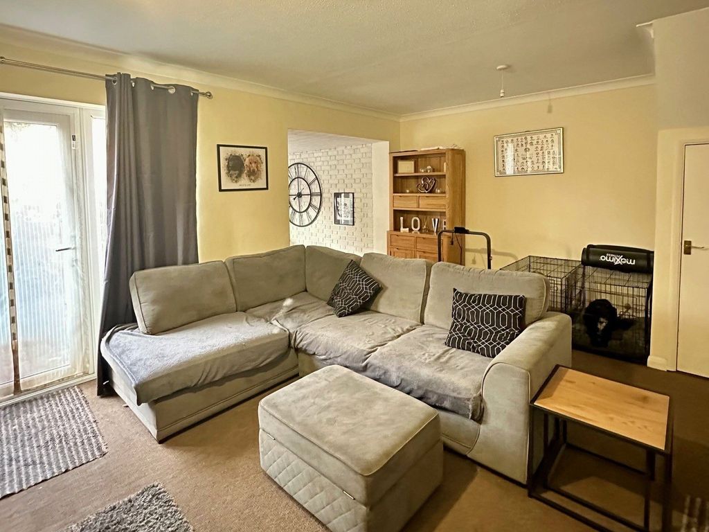 Property photo 2 of 11 Picture No. 28