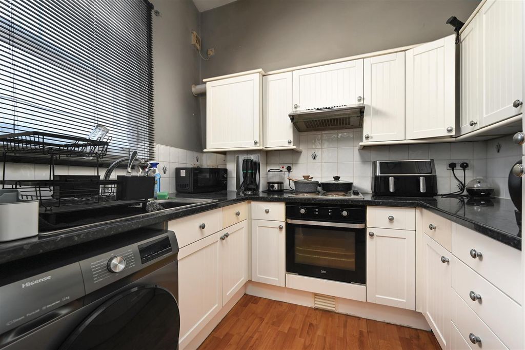 Property photo 3 of 14 Ninfield Road - Tn395Bd (14).Jpg