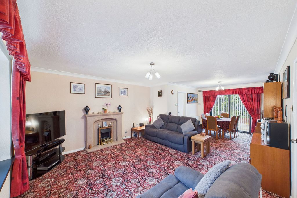 Property photo 2 of 25