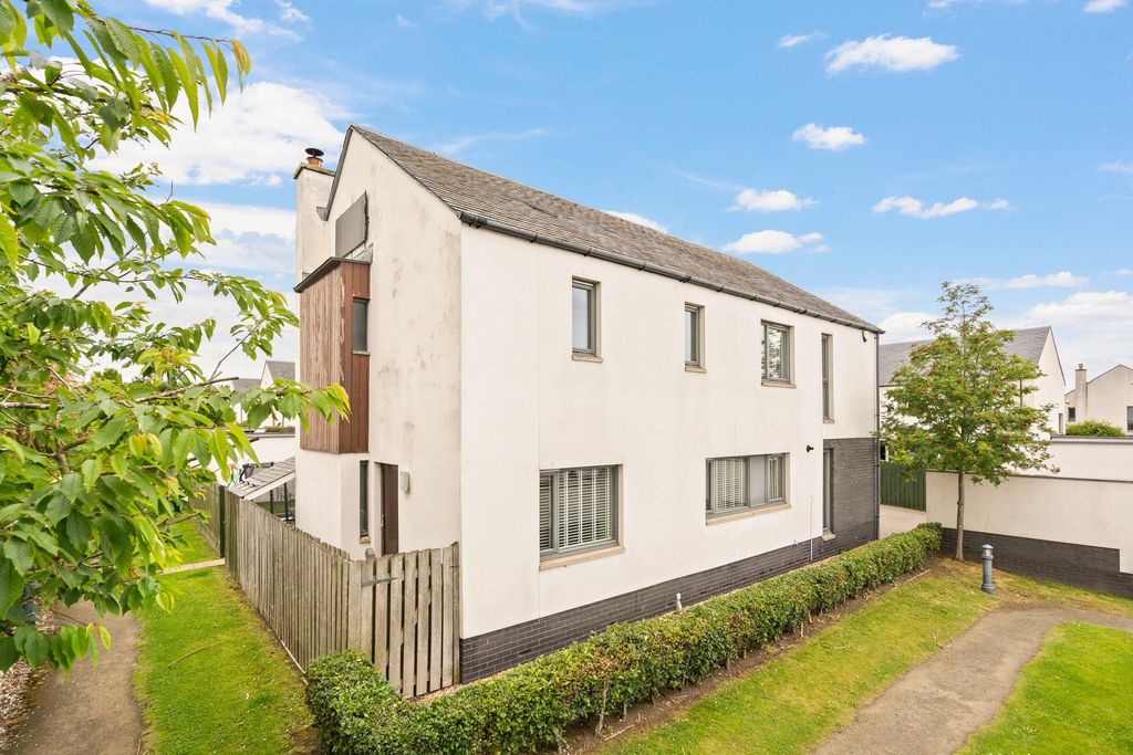 Property photo 1 of 39 2