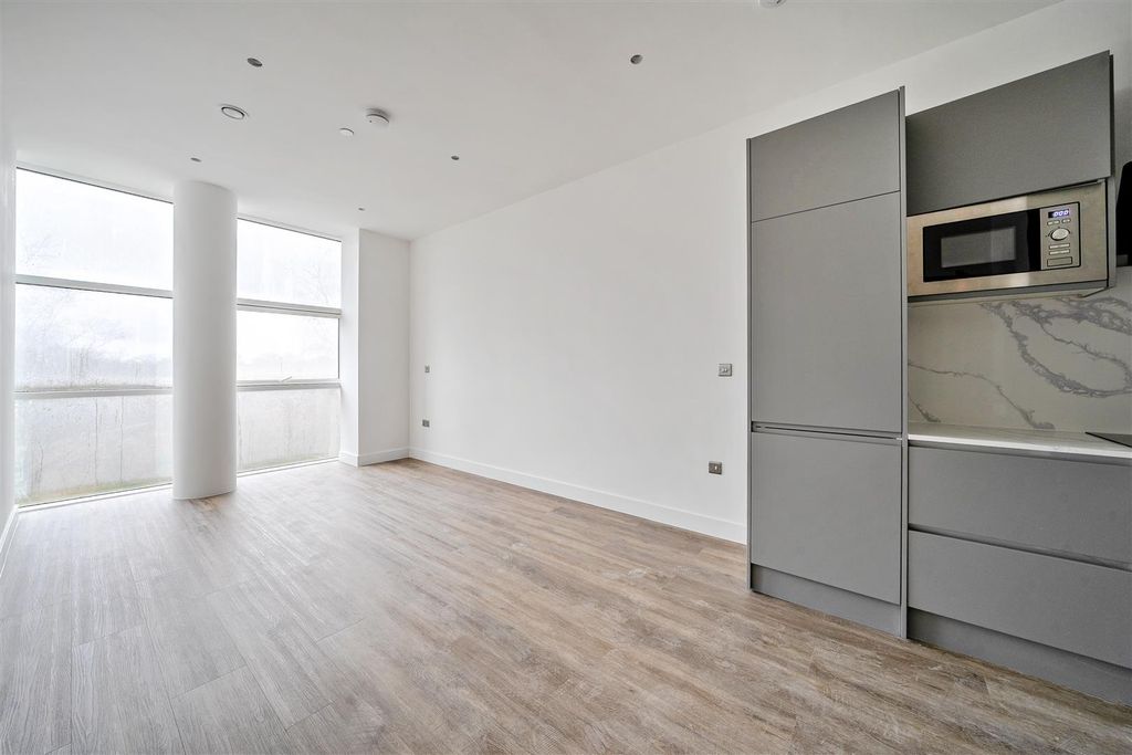 Property photo 1 of 22 1396527-6-6964Cb62B711B.Jpg