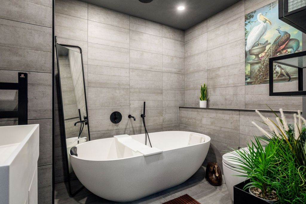 Property photo 3 of 32