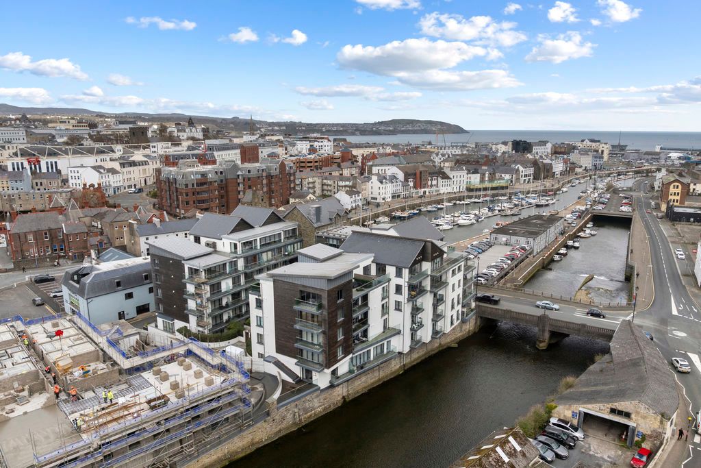 Property photo 3 of 26 10 Quay West