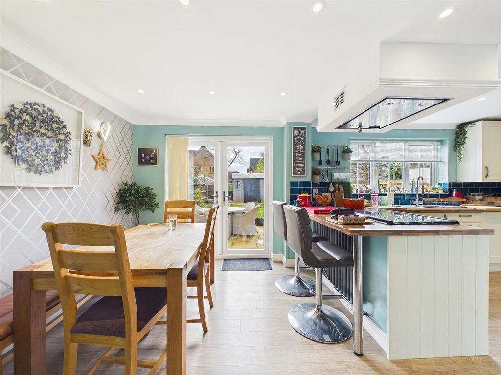 Property photo 3 of 11 Dining Area