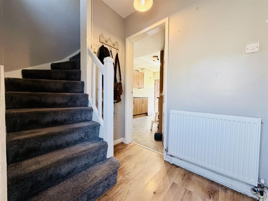 Property photo 2 of 17 Entrance