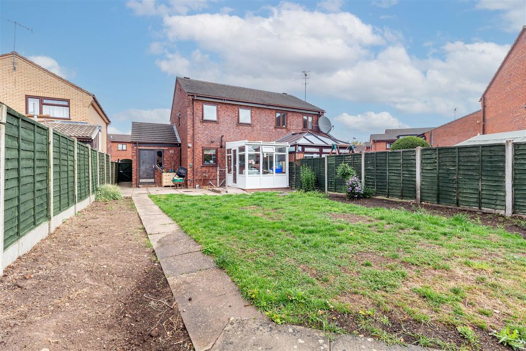 Property photo 2 of 17 Garden-2.Jpg