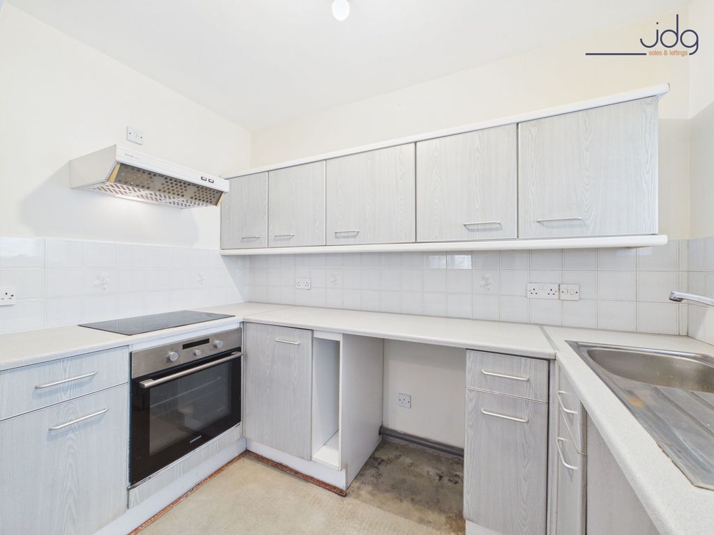 Property photo 3 of 8 Kitchen