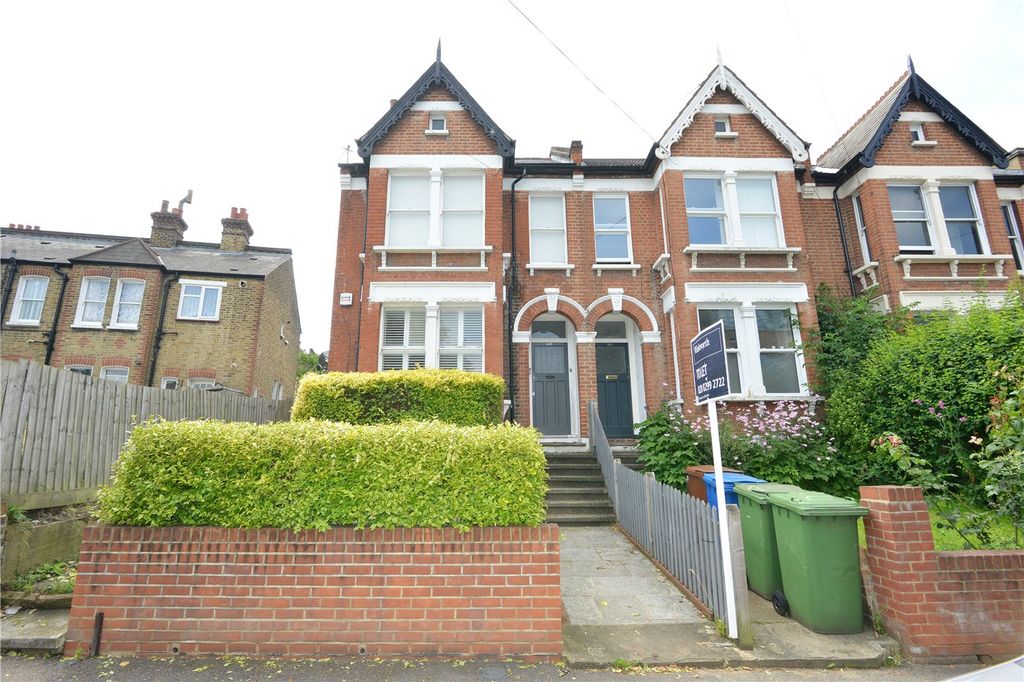 Property photo 3 of 9 External