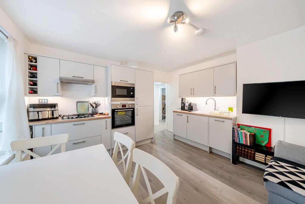 Property photo 3 of 17 Picture No. 12