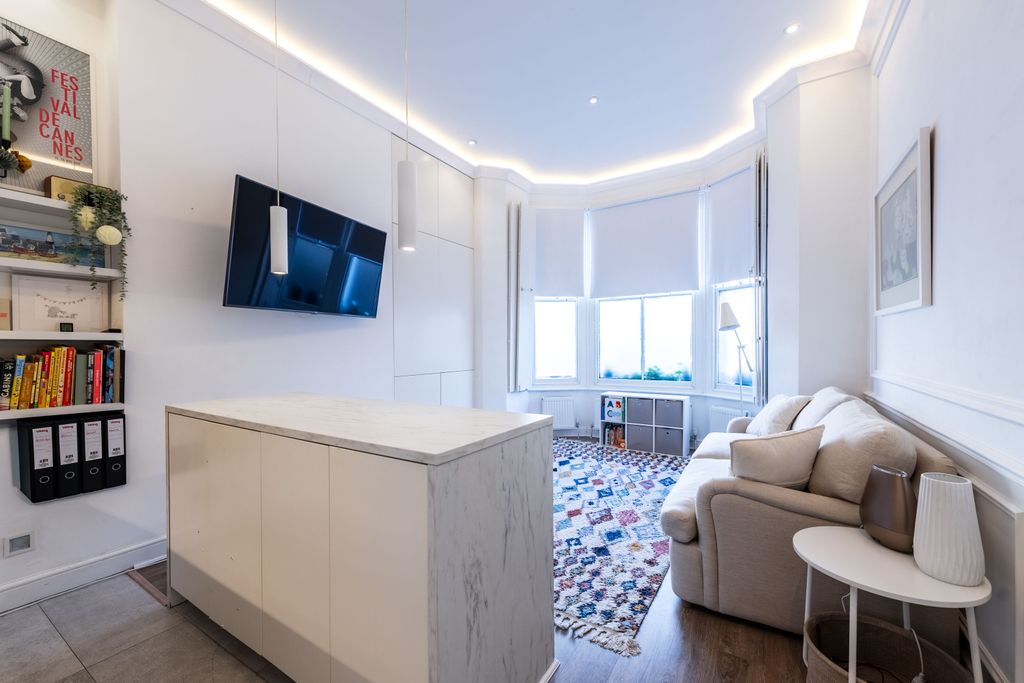 Property photo 1 of 9