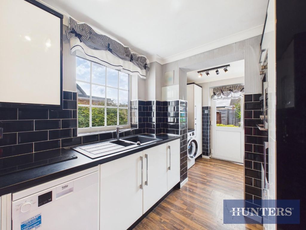 Property photo 3 of 15 Kitchen