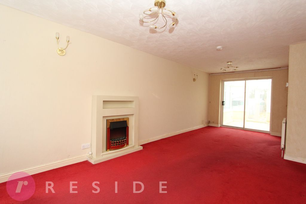 Property photo 2 of 11 Lounge / Dining Area