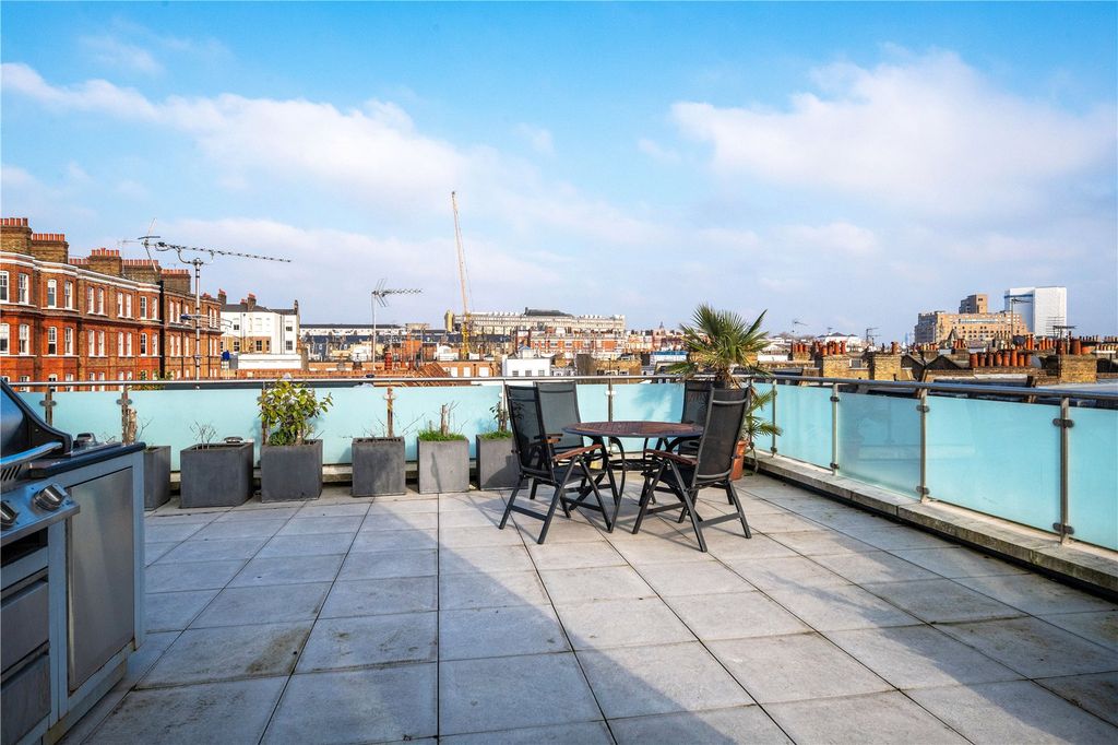 Property photo 3 of 16 Roof Terrace