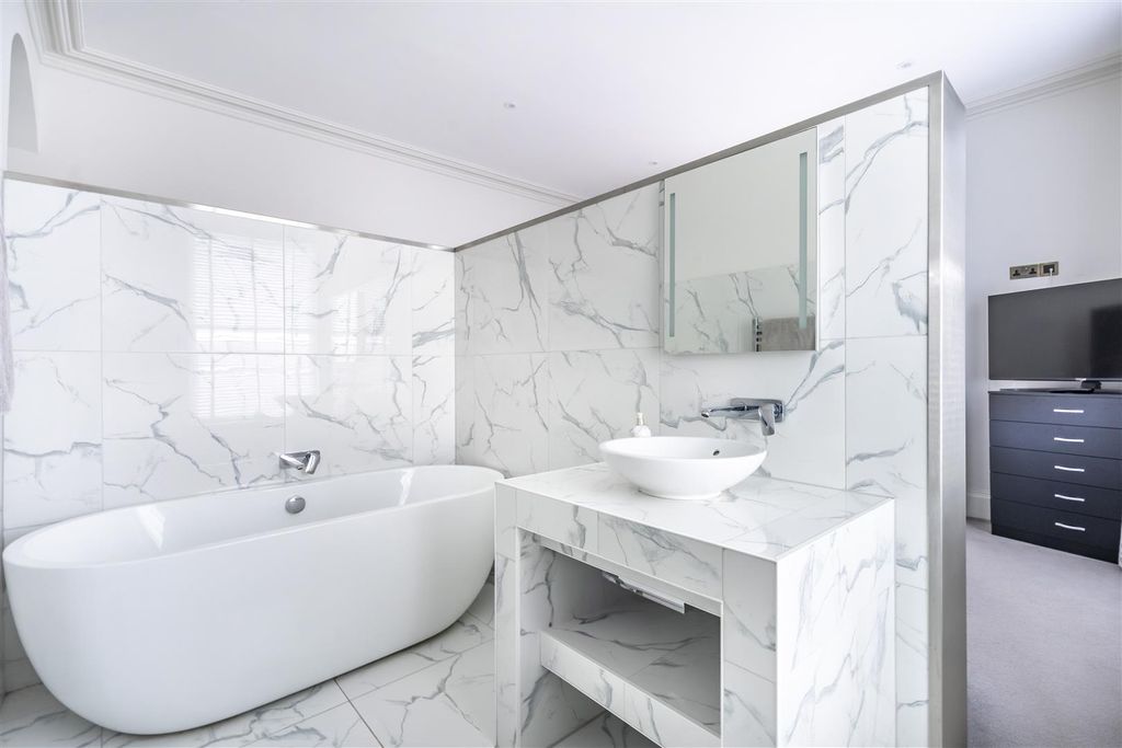 Additional image 4 of 2 bed town house to rentMount Vale, York YO24