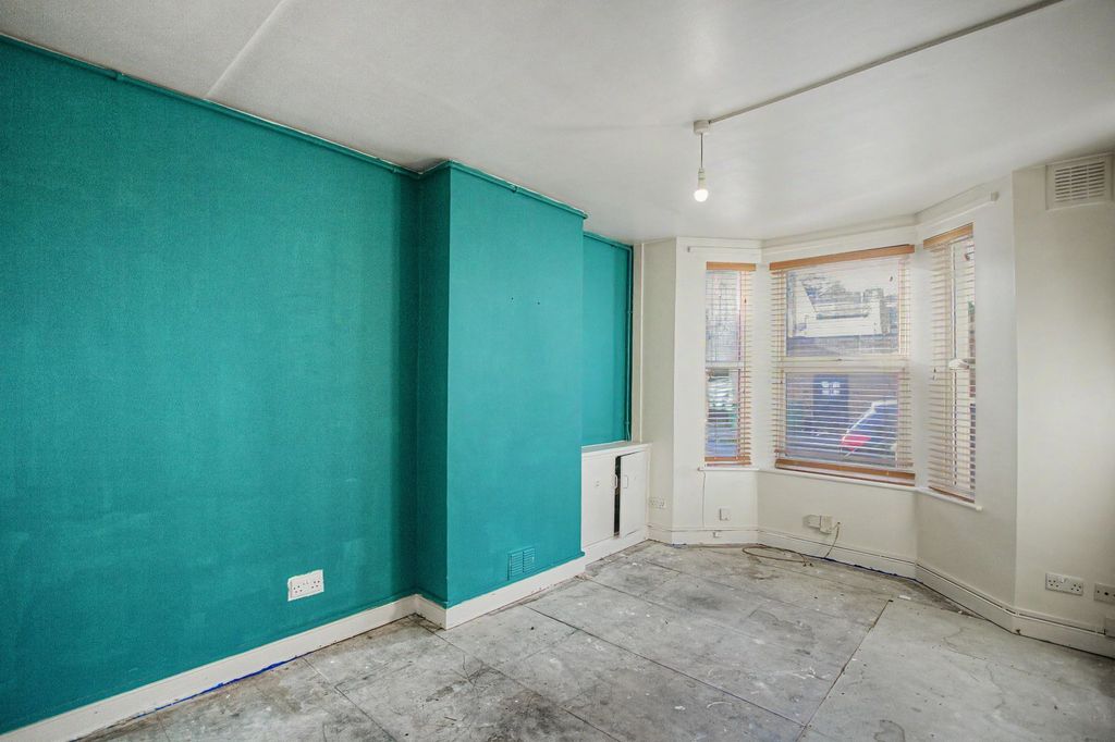 Property photo 2 of 12 Flat A, 2 Otley Road, London E16 3Jt
