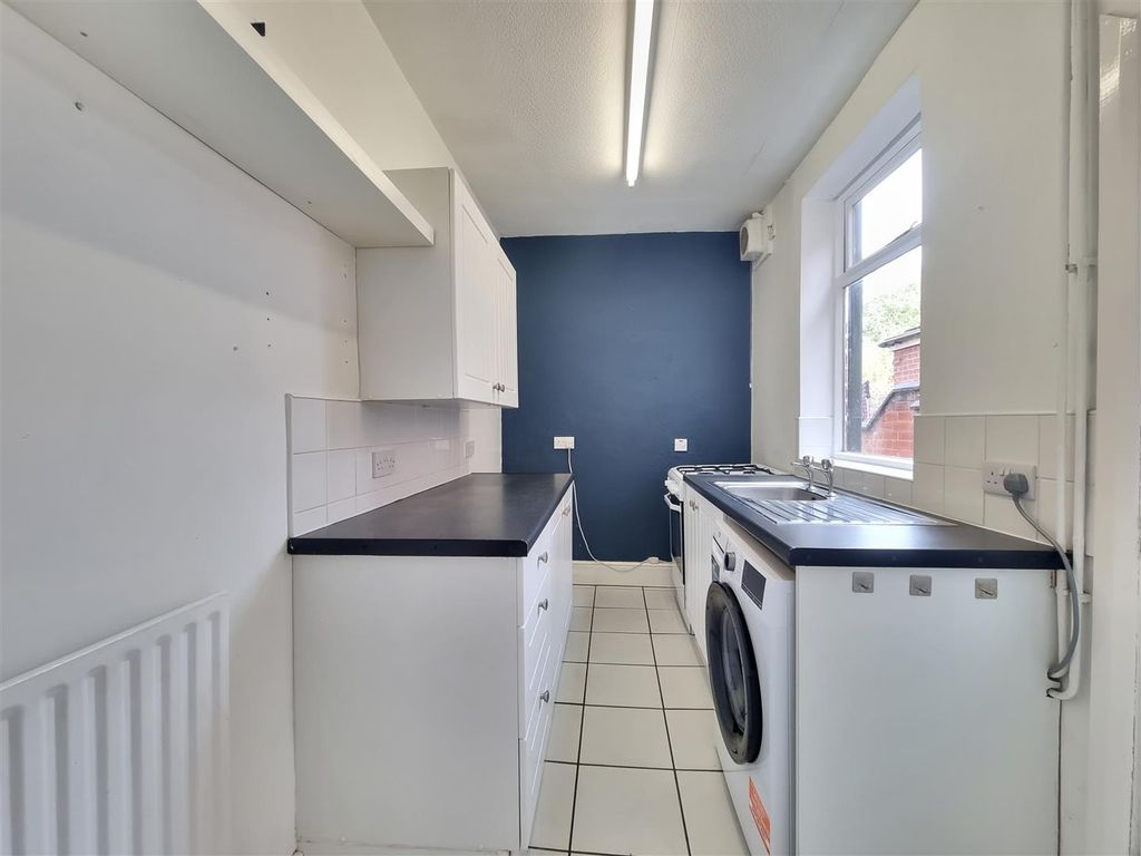 Property photo 3 of 13 Kitchen