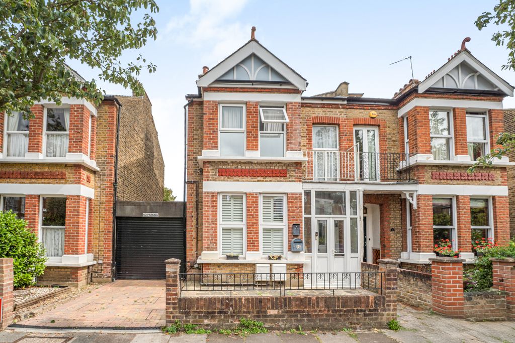 Property photo 1 of 13 Ealing Pk Gdns Ext (1)