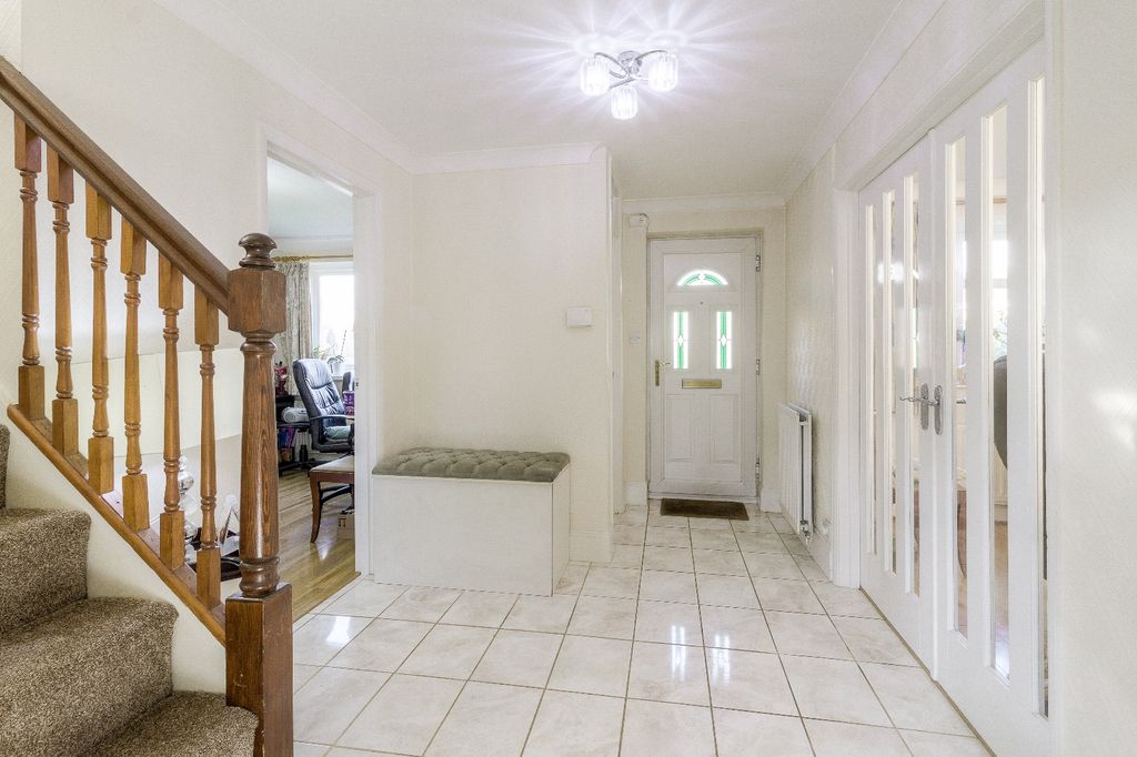 Property photo 2 of 20
