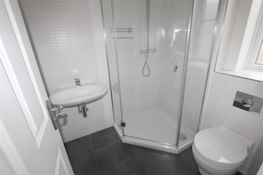 Property photo 3 of 12 En-Suite