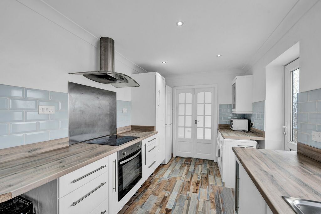 Property photo 2 of 34