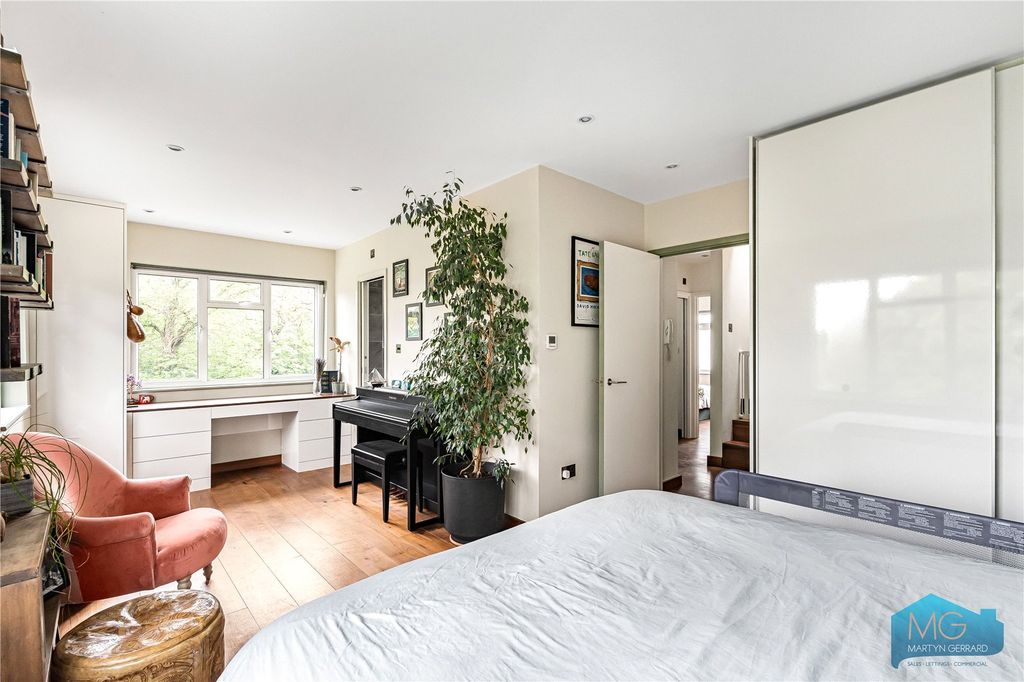 Property photo 3 of 28 Picture No. 06