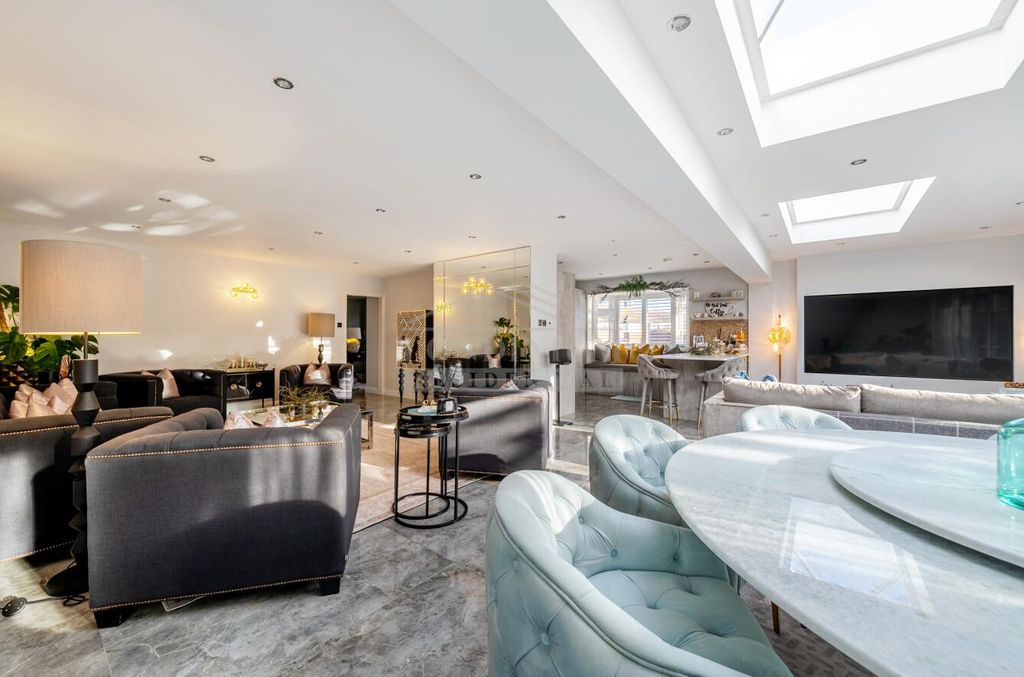 Property photo 1 of 16 Cfa6435F-0897-433d-B774-c41Babed93Eb.Jpg