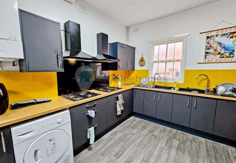 Property photo 3 of 17 Photo 4