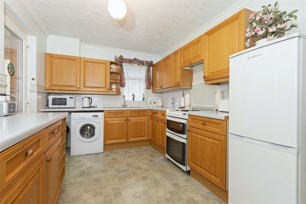 Property photo 3 of 12 Hayling Rise_13.Jpg