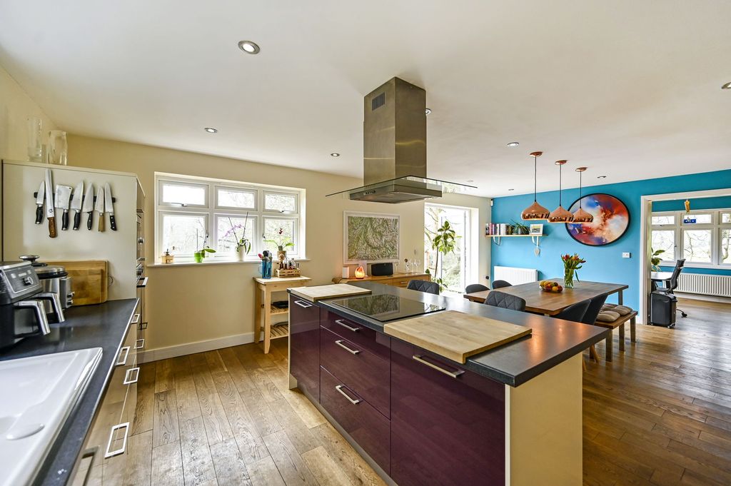 Property photo 1 of 59