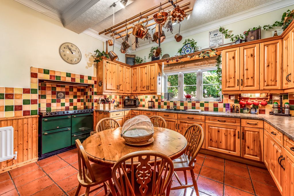 Property photo 3 of 33