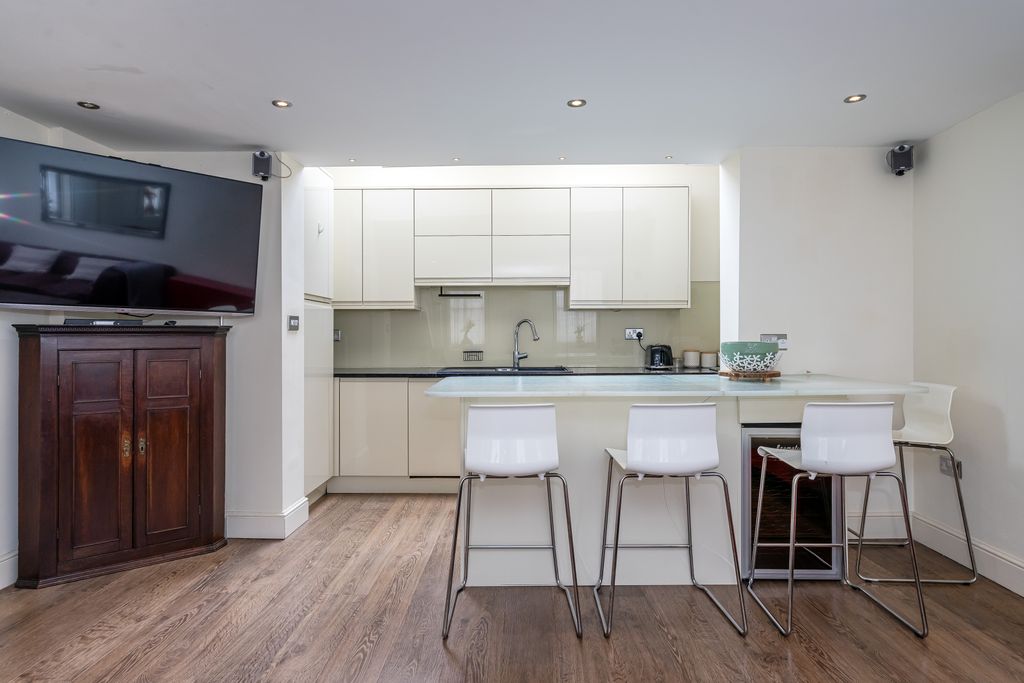 Property photo 3 of 28