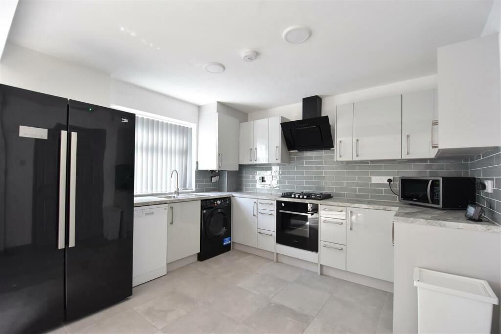 Property photo 2 of 10 13413610464071820.Jpg