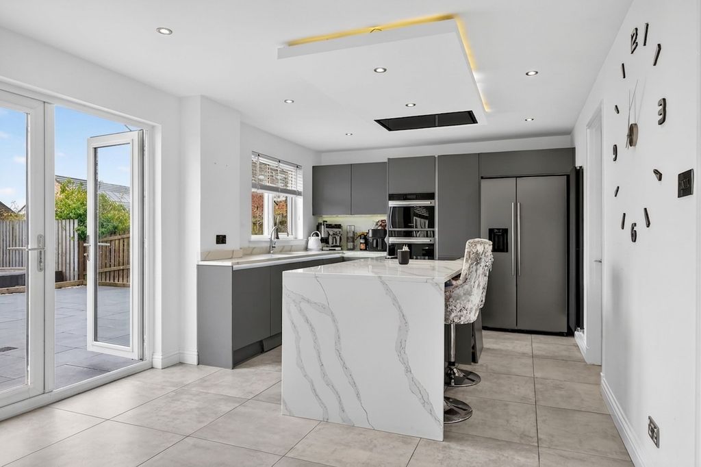 Property photo 3 of 26