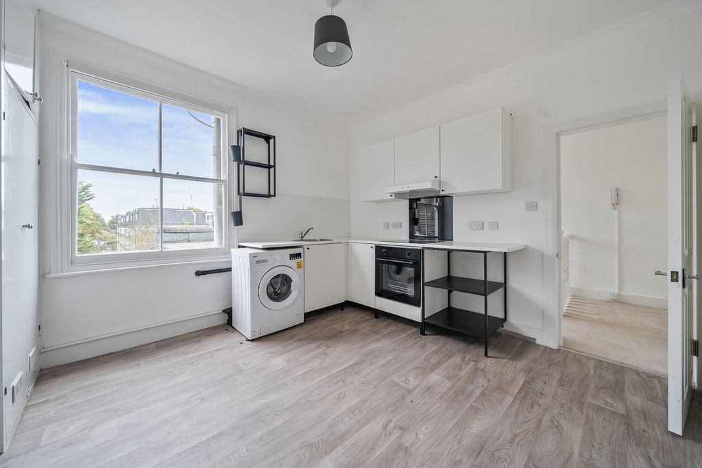 Property photo 2 of 12 Kitchen