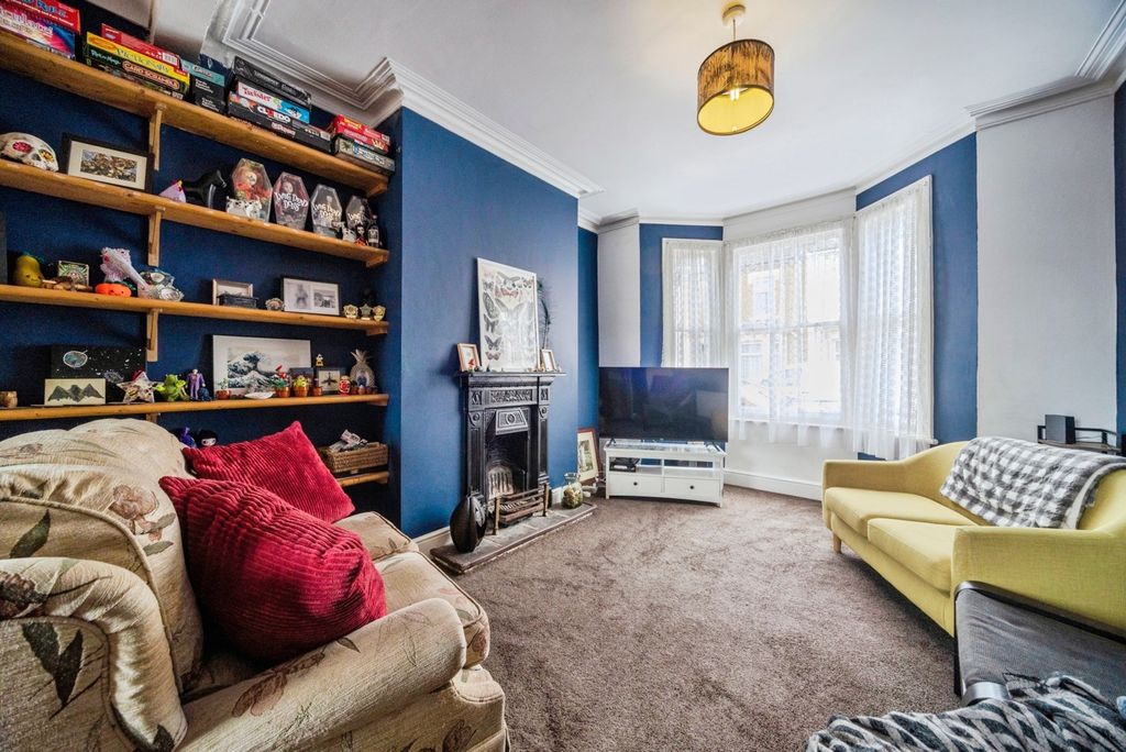 Property photo 3 of 24 Pbox-Img.Jpg