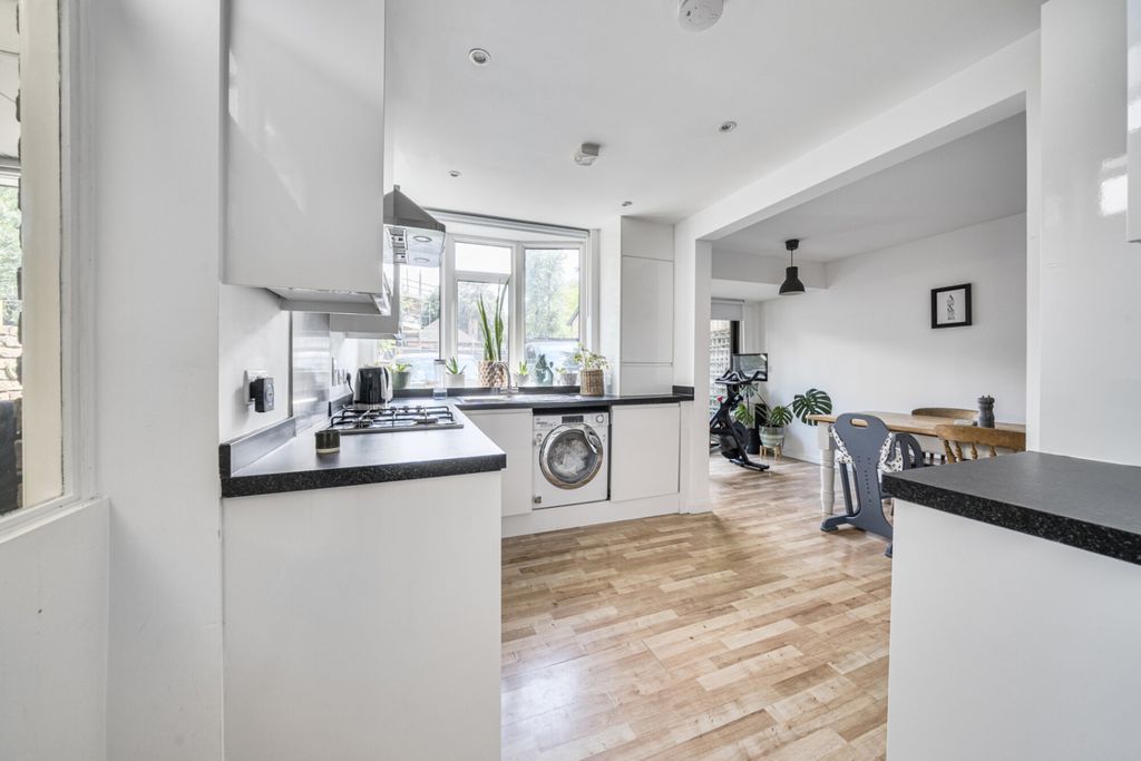Property photo 3 of 15 16