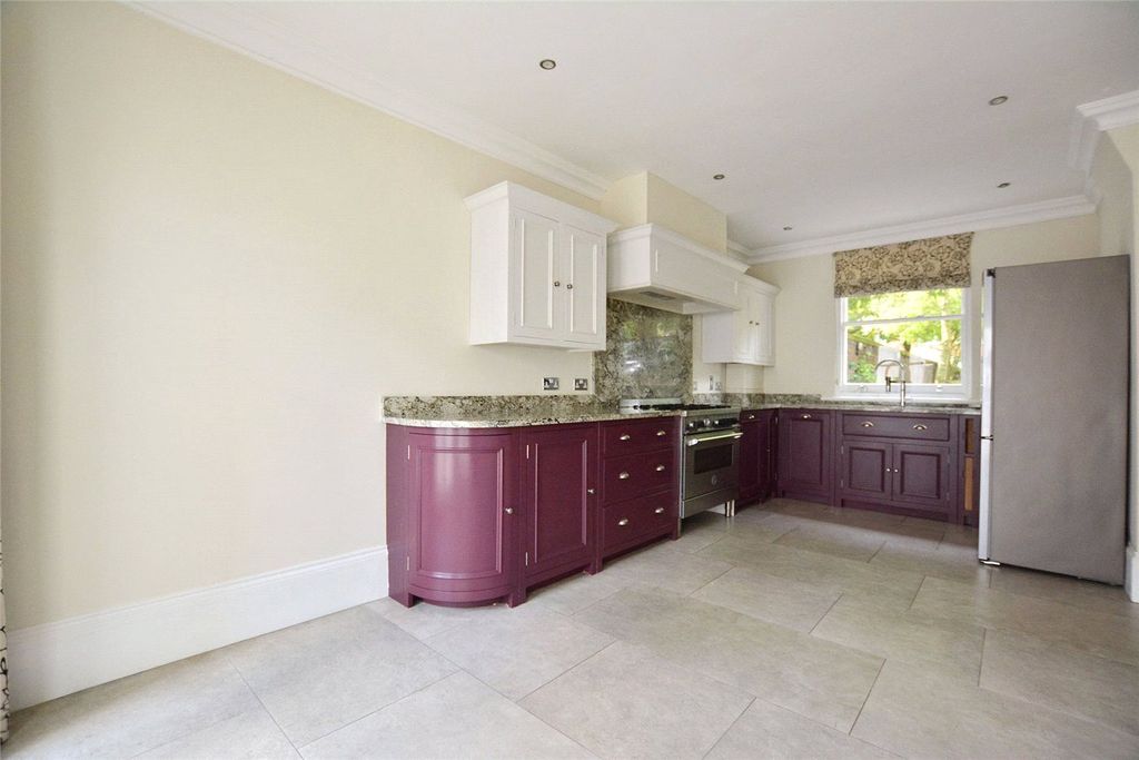 Property photo 2 of 16 Picture No. 17