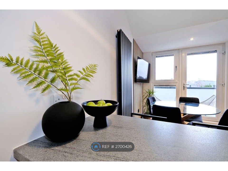 Property photo 3 of 25