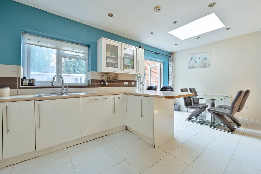 Property photo 3 of 34