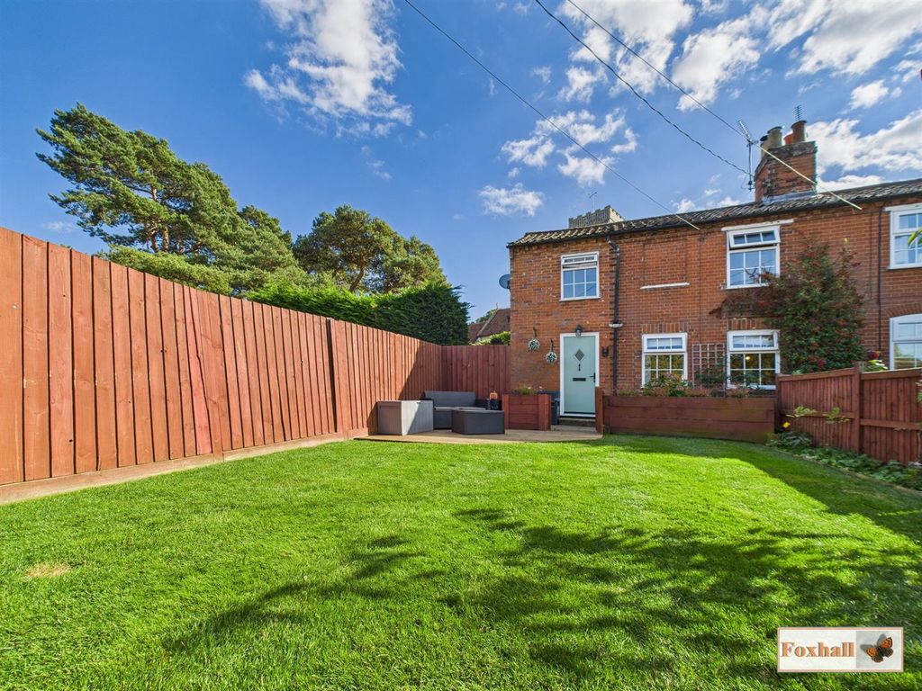 Property photo 1 of 25 Front Garden