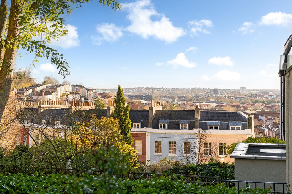 Property photo 3 of 28 Image